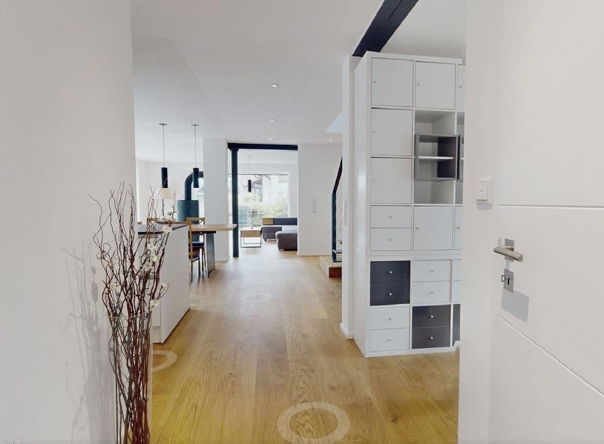 Prodej domu 303 m², pozemek 1.035 m², Bürgermeister-Huber-Straße 21, Loiching, Bavorsko Prodej domu 303 m², pozemek 1.035 m², Bürgermeister-Huber-Straße 21, Loiching, Bavorsko