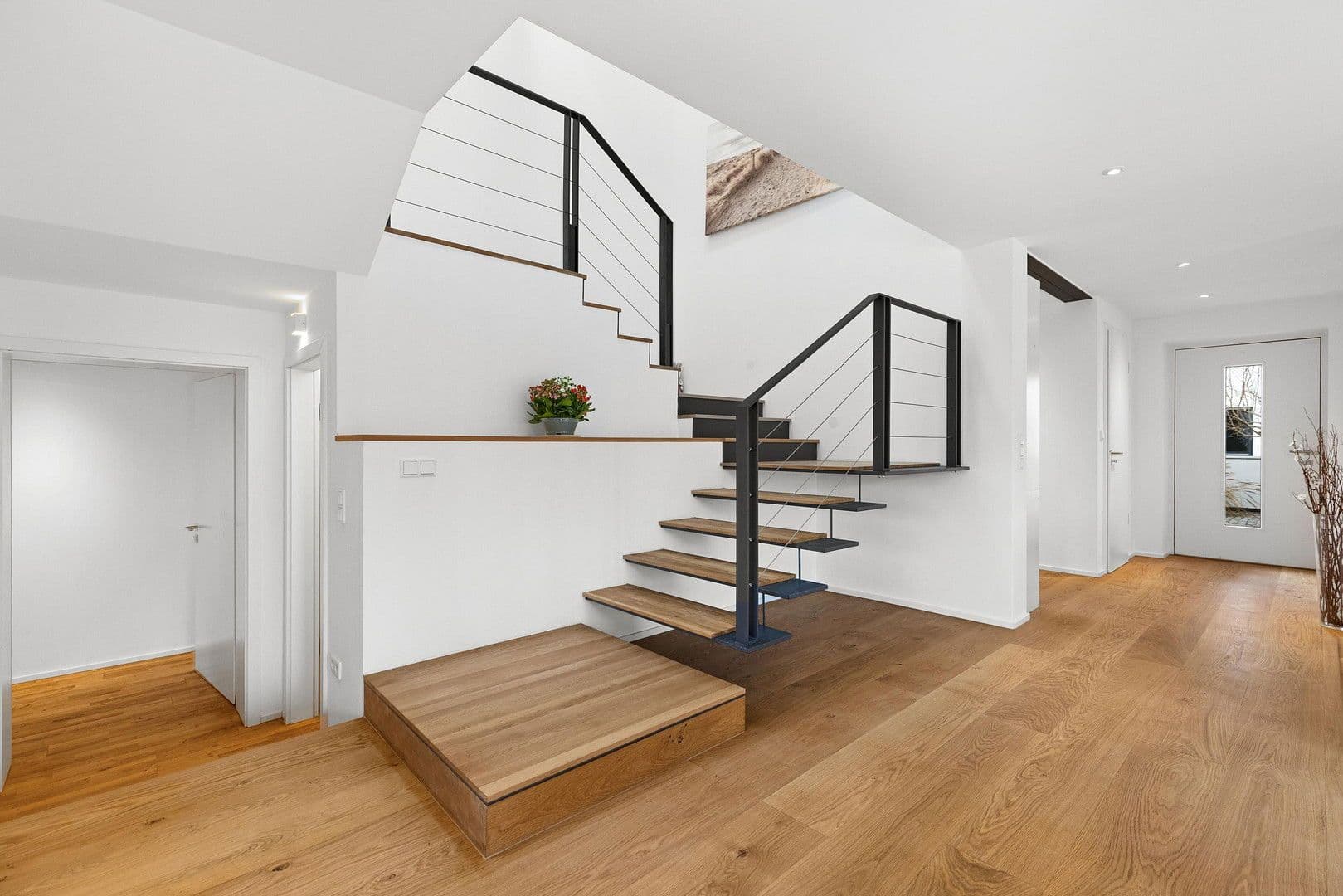 Prodej domu 303 m², pozemek 1.035 m², Bürgermeister-Huber-Straße 21, Loiching, Bavorsko Prodej domu 303 m², pozemek 1.035 m², Bürgermeister-Huber-Straße 21, Loiching, Bavorsko