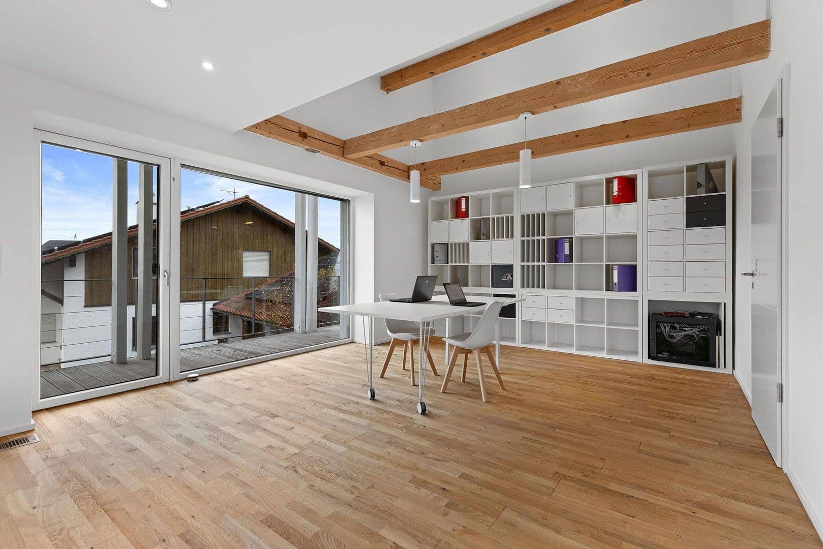 Prodej domu 303 m², pozemek 1.035 m², Bürgermeister-Huber-Straße 21, Loiching, Bavorsko Prodej domu 303 m², pozemek 1.035 m², Bürgermeister-Huber-Straße 21, Loiching, Bavorsko