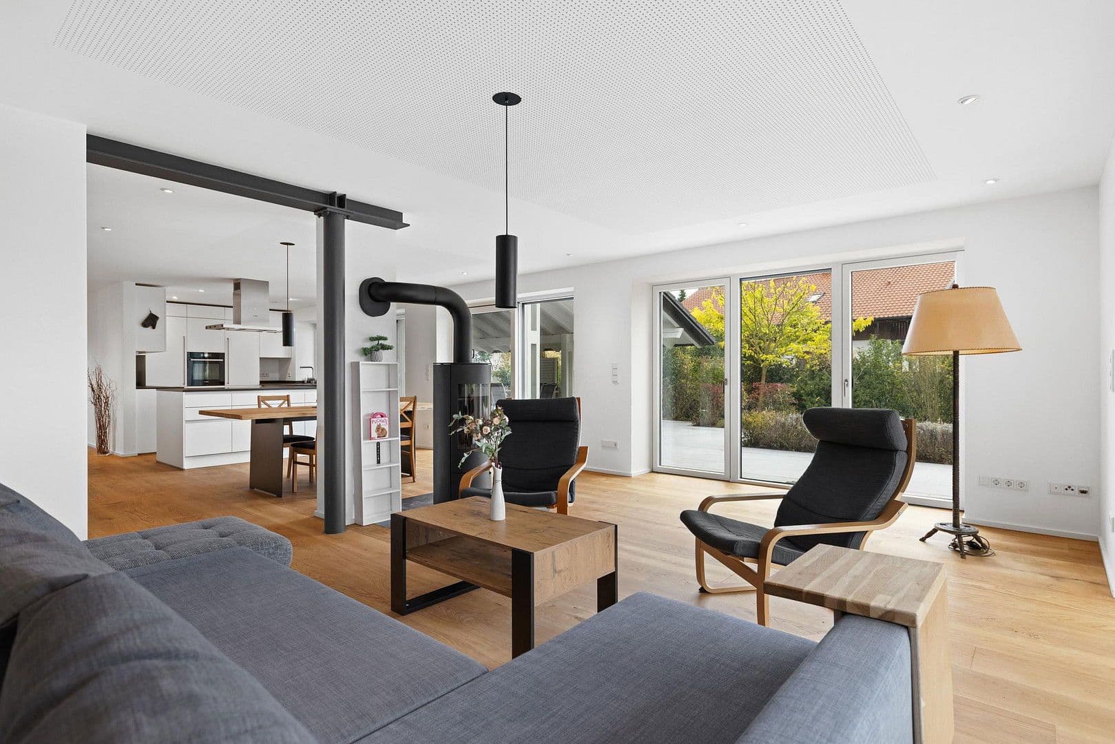 Prodej domu 303 m², pozemek 1.035 m², Bürgermeister-Huber-Straße 21, Loiching, Bavorsko Prodej domu 303 m², pozemek 1.035 m², Bürgermeister-Huber-Straße 21, Loiching, Bavorsko