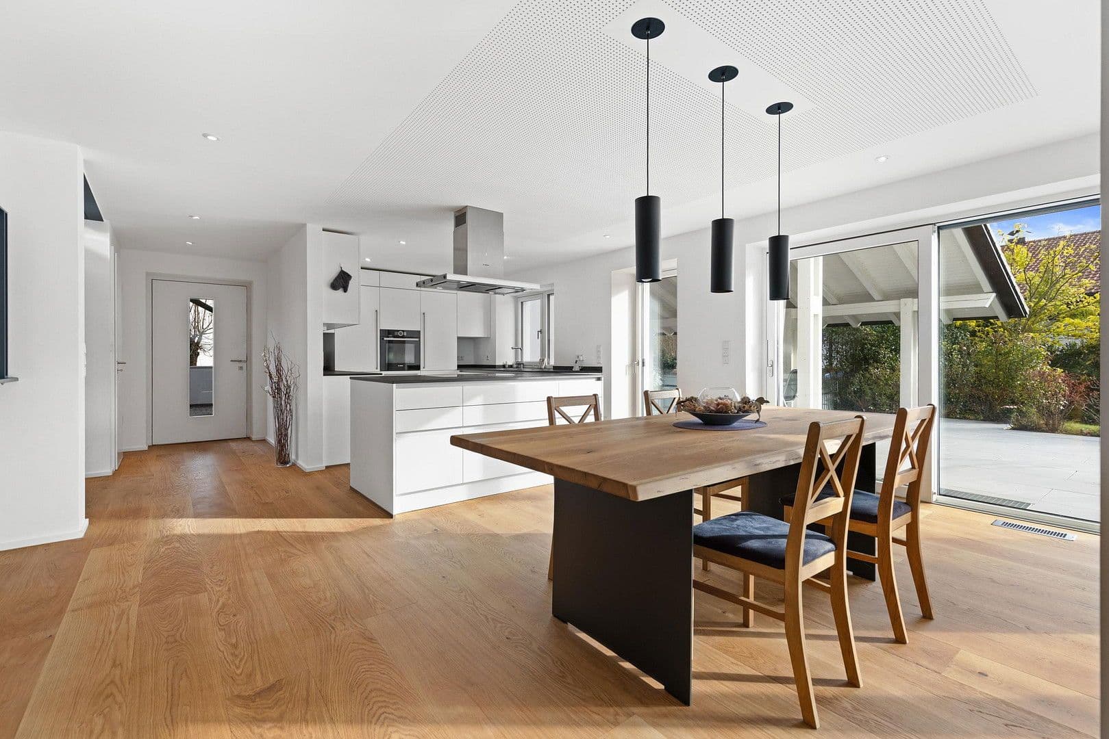 Prodej domu 303 m², pozemek 1.035 m², Bürgermeister-Huber-Straße 21, Loiching, Bavorsko Prodej domu 303 m², pozemek 1.035 m², Bürgermeister-Huber-Straße 21, Loiching, Bavorsko