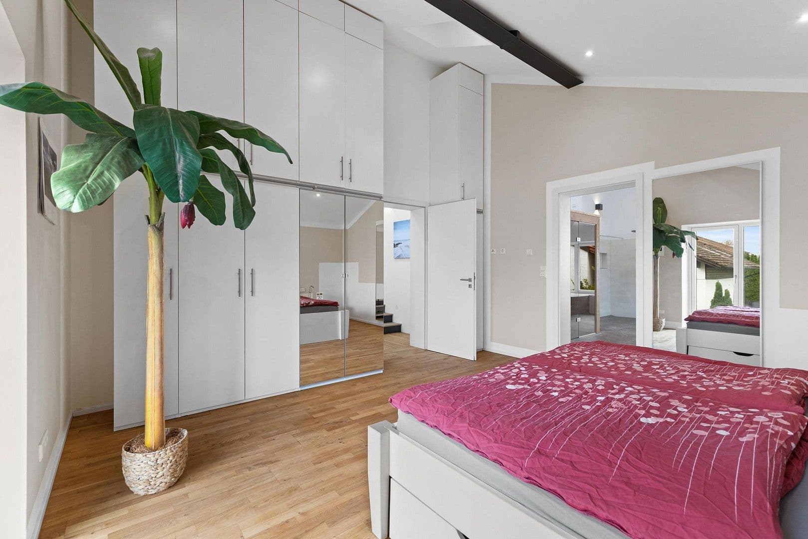 Prodej domu 303 m², pozemek 1.035 m², Bürgermeister-Huber-Straße 21, Loiching, Bavorsko Prodej domu 303 m², pozemek 1.035 m², Bürgermeister-Huber-Straße 21, Loiching, Bavorsko