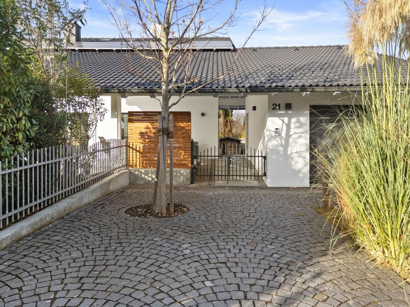 Prodej domu 303 m², pozemek 1.035 m², Bürgermeister-Huber-Straße 21, Loiching, Bavorsko Prodej domu 303 m², pozemek 1.035 m², Bürgermeister-Huber-Straße 21, Loiching, Bavorsko