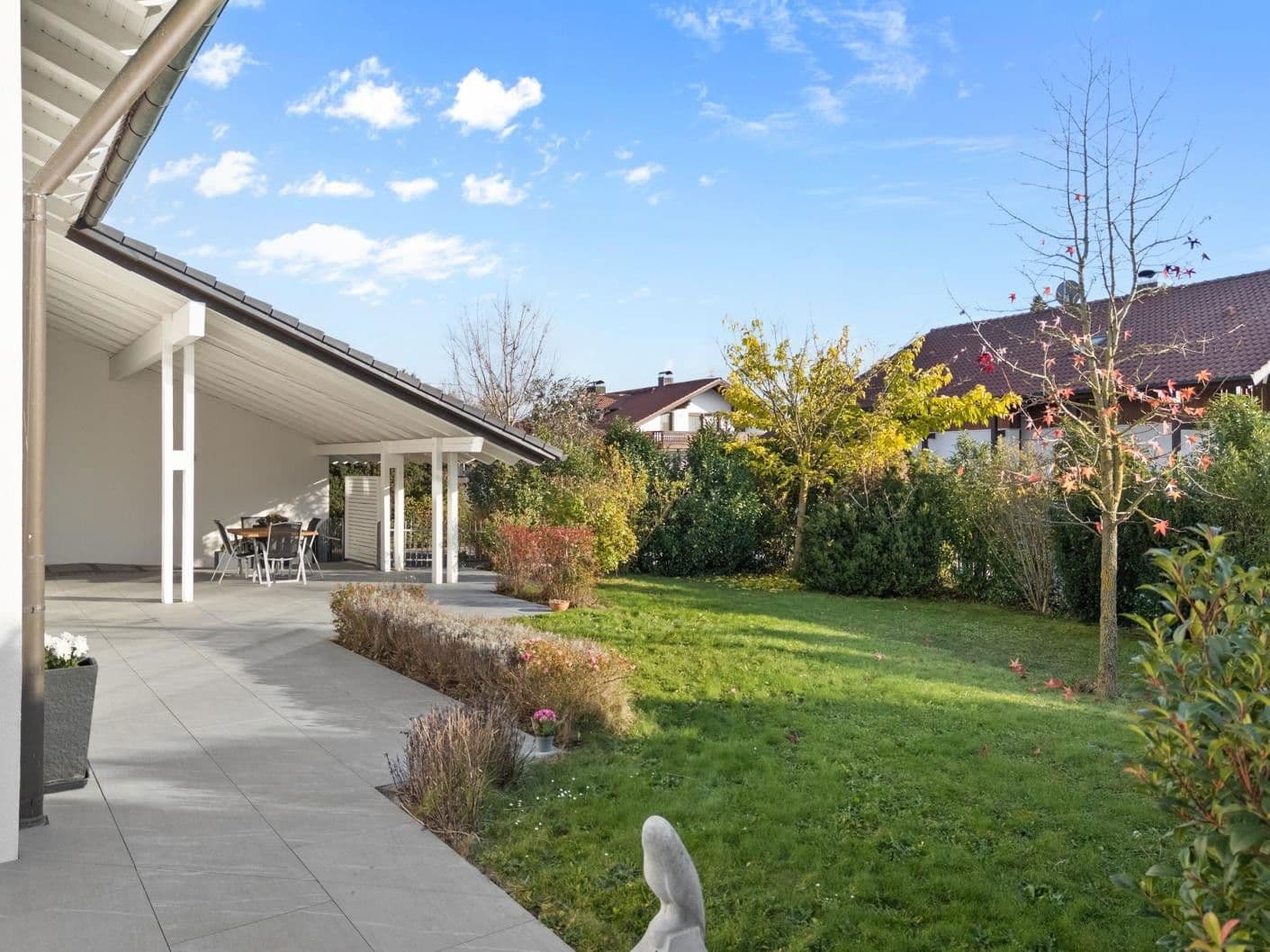 Prodej domu 303 m², pozemek 1.035 m², Bürgermeister-Huber-Straße 21, Loiching, Bavorsko Prodej domu 303 m², pozemek 1.035 m², Bürgermeister-Huber-Straße 21, Loiching, Bavorsko