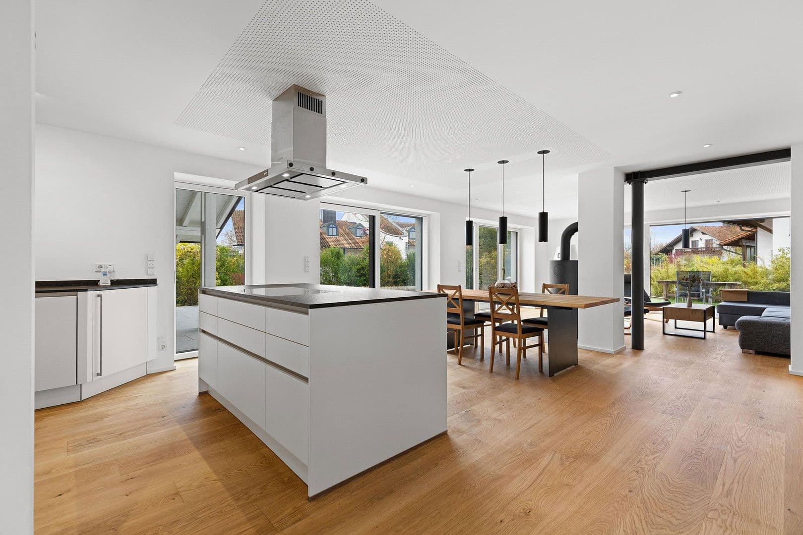 Prodej domu 303 m², pozemek 1.035 m², Bürgermeister-Huber-Straße 21, Loiching, Bavorsko Prodej domu 303 m², pozemek 1.035 m², Bürgermeister-Huber-Straße 21, Loiching, Bavorsko