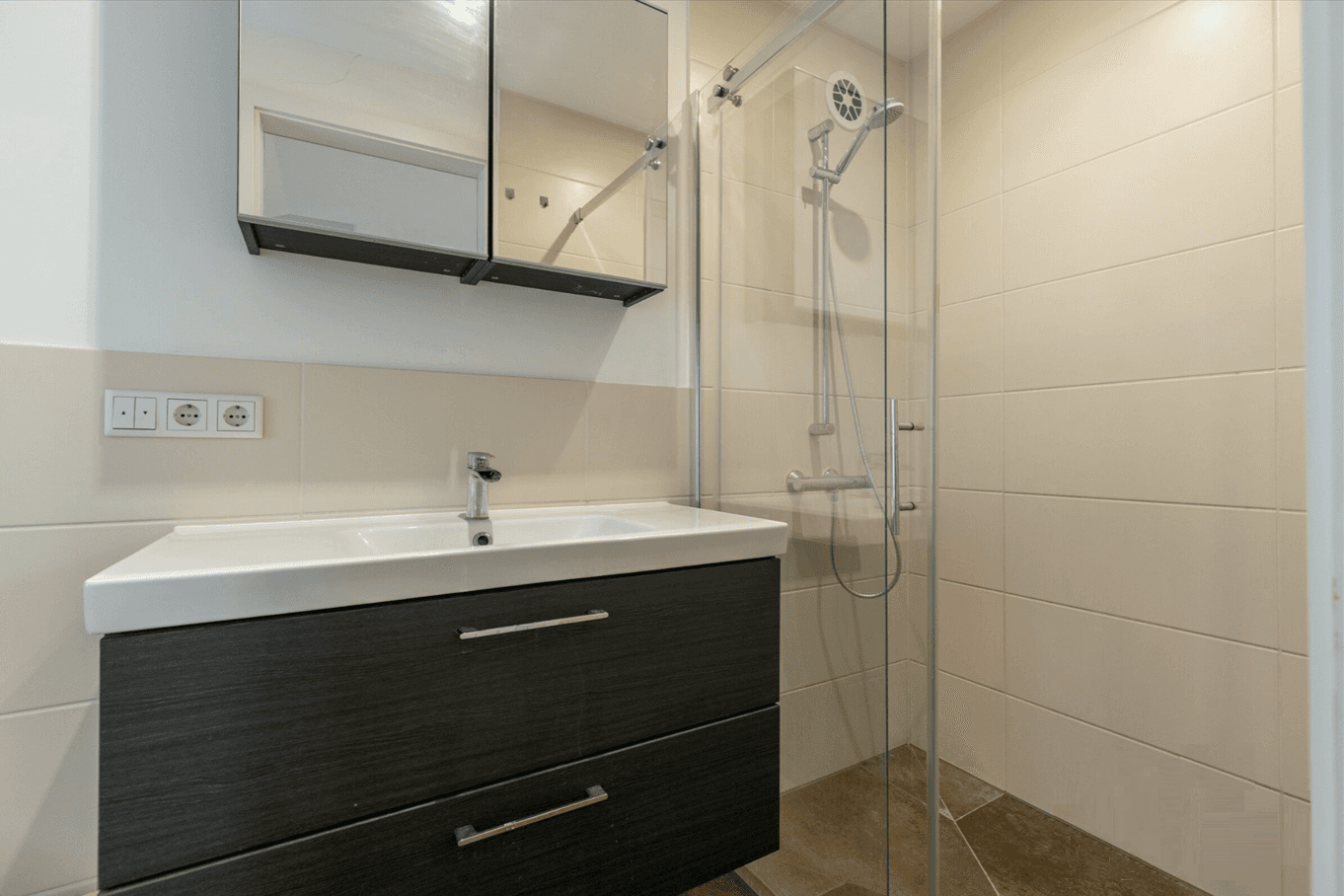 Prodej domu 303 m², pozemek 1.035 m², Bürgermeister-Huber-Straße 21, Loiching, Bavorsko Prodej domu 303 m², pozemek 1.035 m², Bürgermeister-Huber-Straße 21, Loiching, Bavorsko