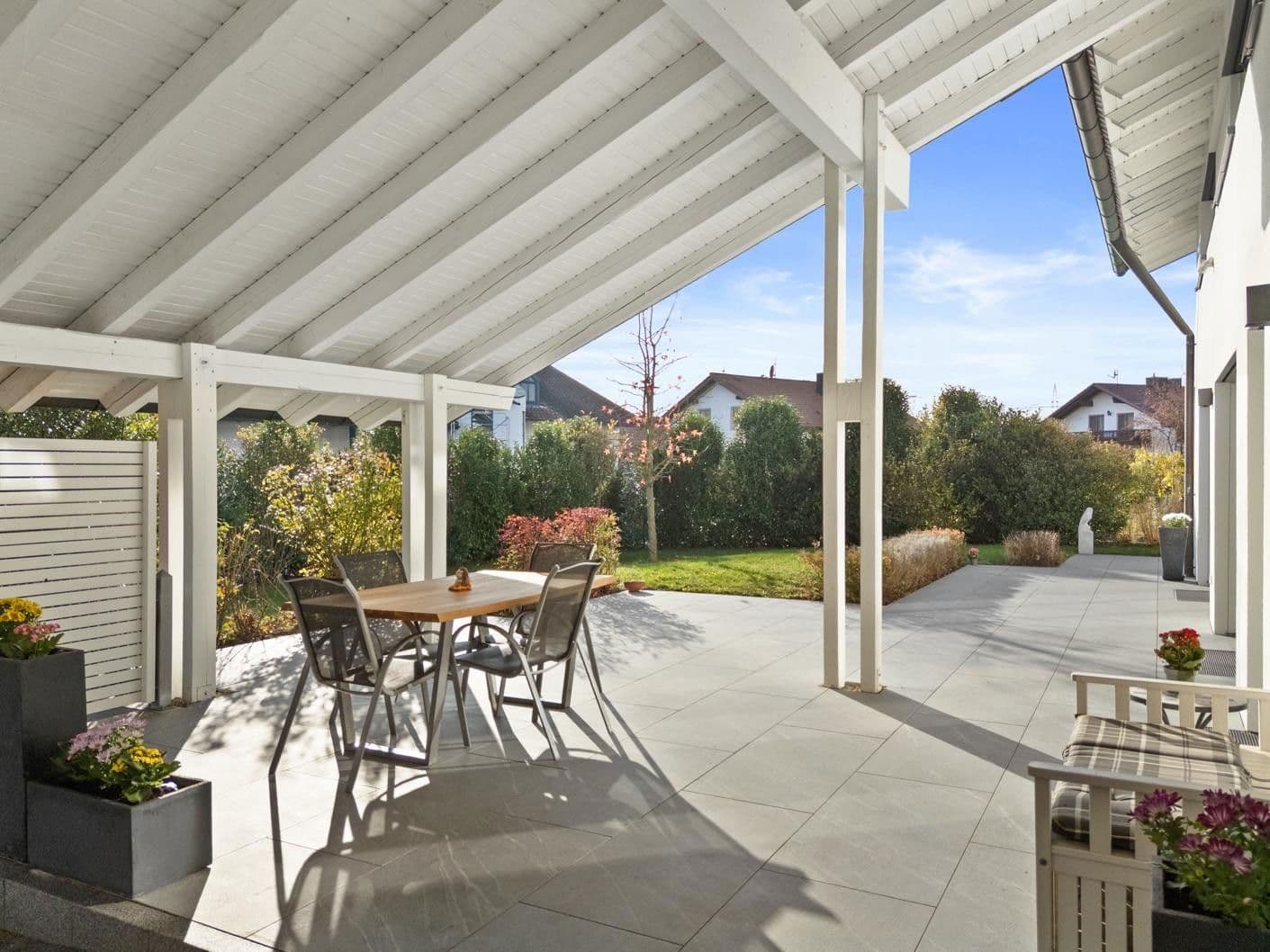 Prodej domu 303 m², pozemek 1.035 m², Bürgermeister-Huber-Straße 21, Loiching, Bavorsko Prodej domu 303 m², pozemek 1.035 m², Bürgermeister-Huber-Straße 21, Loiching, Bavorsko