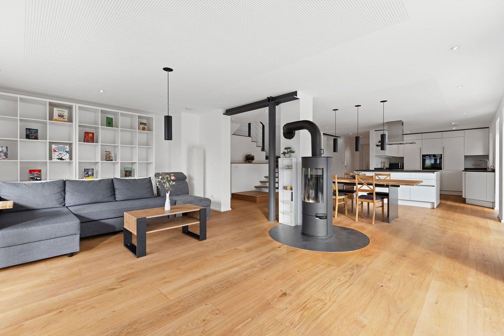 Prodej domu 303 m², pozemek 1.035 m², Bürgermeister-Huber-Straße 21, Loiching, Bavorsko Prodej domu 303 m², pozemek 1.035 m², Bürgermeister-Huber-Straße 21, Loiching, Bavorsko