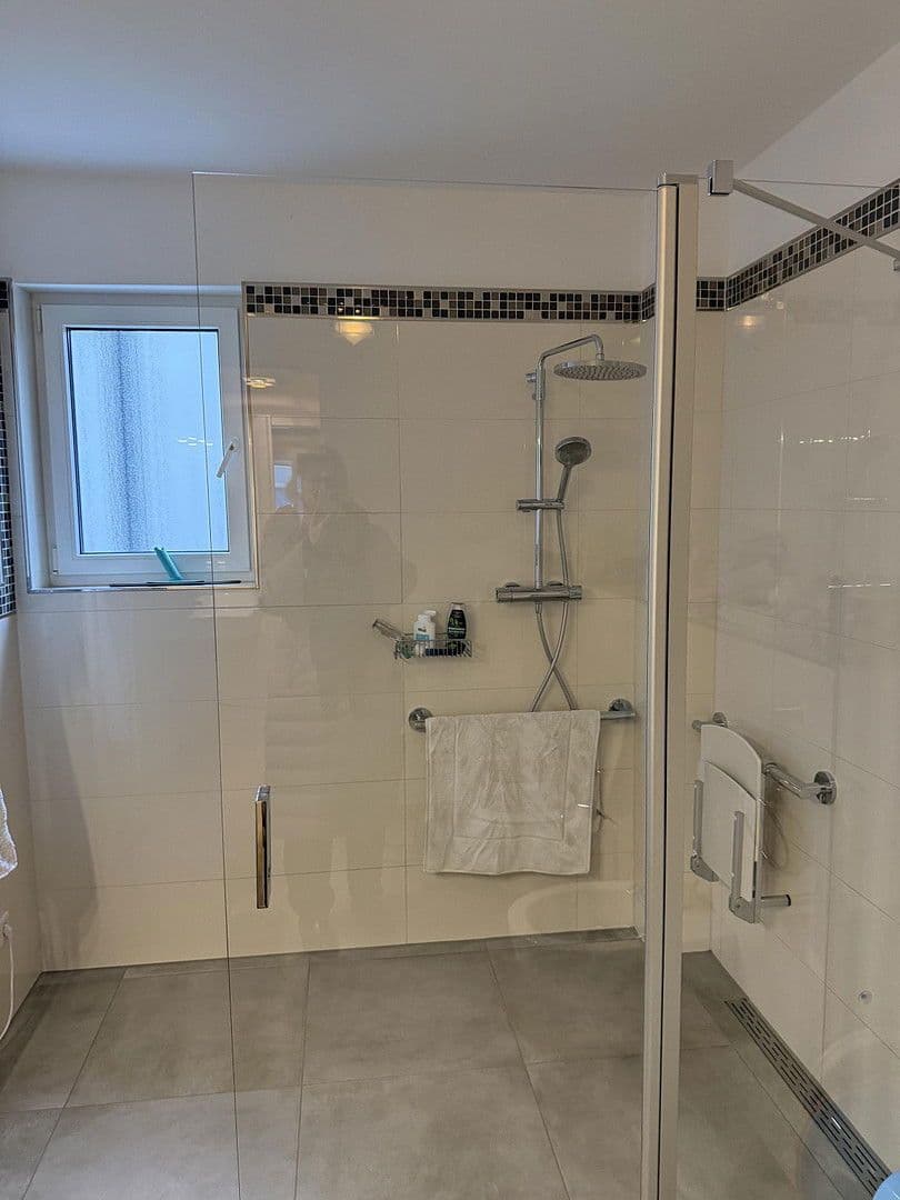 Pronájem bytu 3+1 104 m², Leichlingerstr. 1d, Leichlingen, Severní Porýní-Vestfálsko Pronájem bytu 3+1 104 m², Leichlingerstr. 1d, Leichlingen, Severní Porýní-Vestfálsko