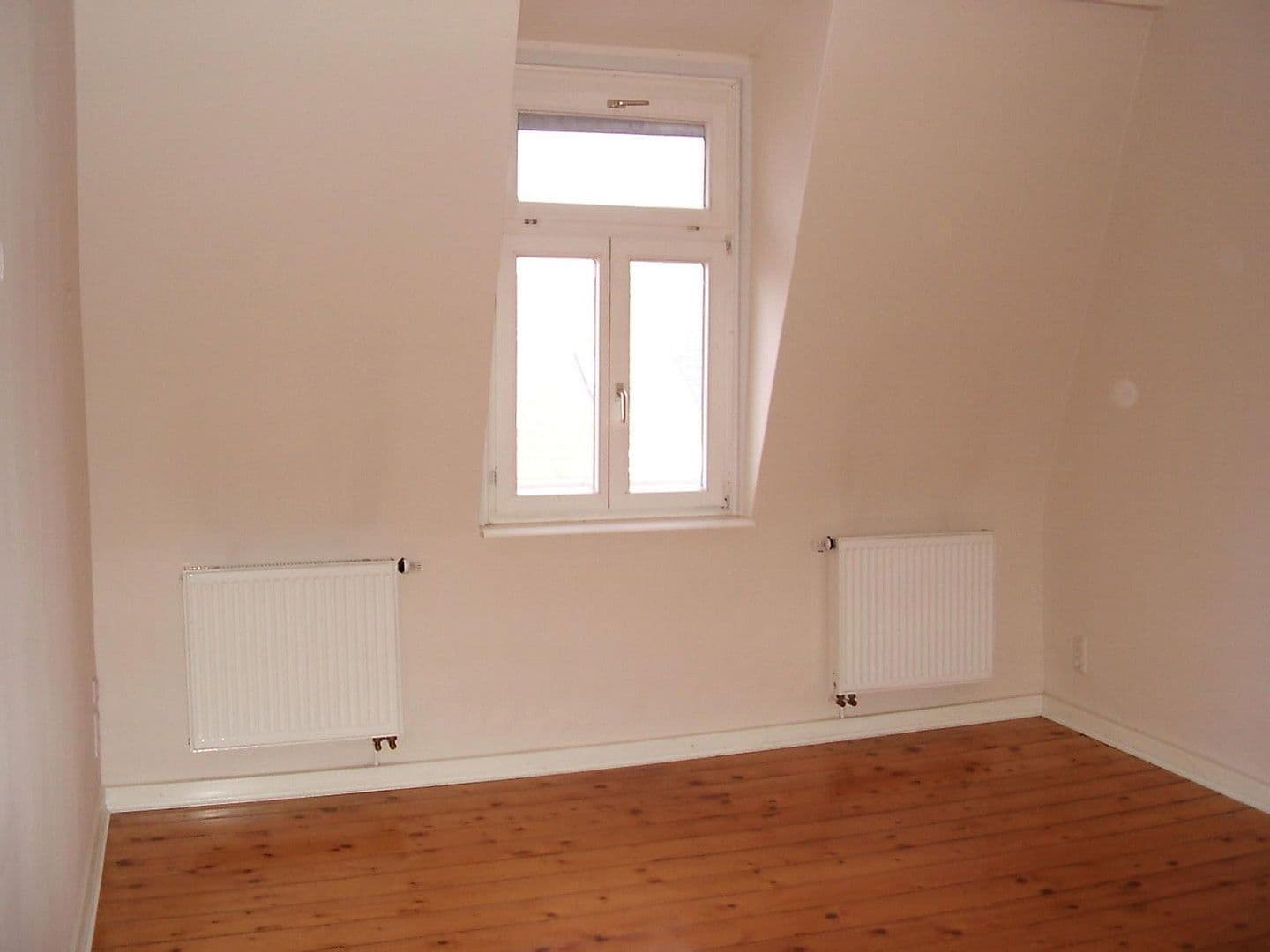 Pronájem bytu 4+1 84 m², Brucknerstraße 15, Weimar, Durynsko Pronájem bytu 4+1 84 m², Brucknerstraße 15, Weimar, Durynsko