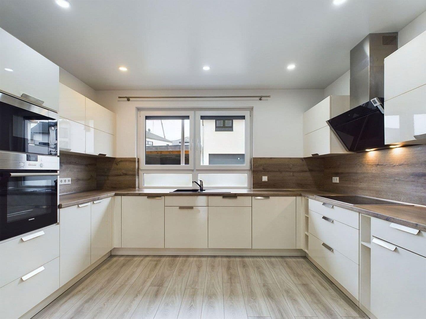 Prodej domu 182 m², pozemek 802 m², Konken, Porýní-Falc Prodej domu 182 m², pozemek 802 m², Konken, Porýní-Falc