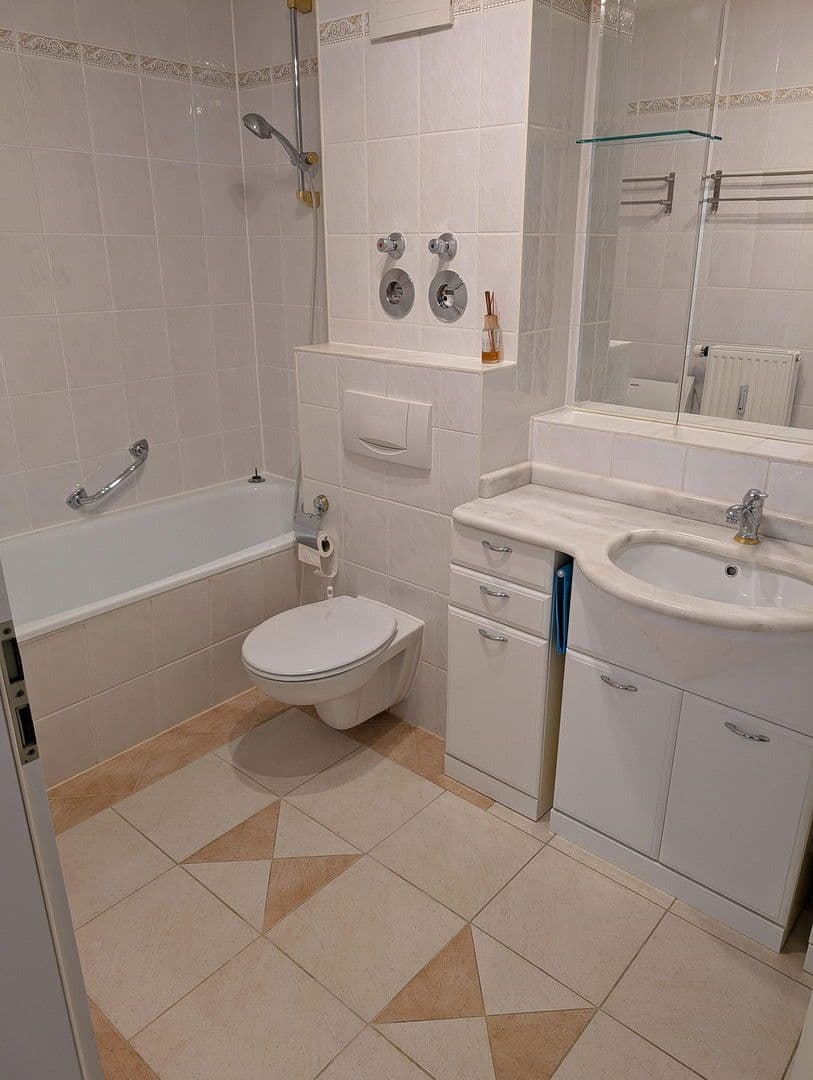 Pronájem bytu 5+1 104 m², Ingolstädter Straße 209, München, Bavorsko Pronájem bytu 5+1 104 m², Ingolstädter Straße 209, München, Bavorsko