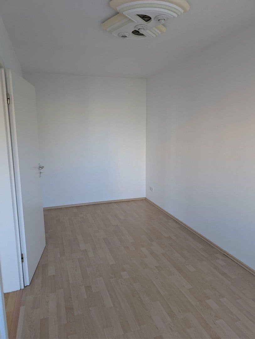Pronájem bytu 5+1 104 m², Ingolstädter Straße 209, München, Bavorsko Pronájem bytu 5+1 104 m², Ingolstädter Straße 209, München, Bavorsko
