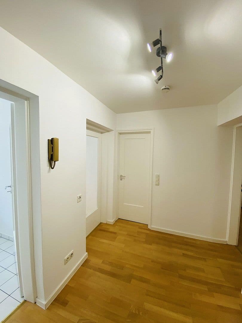 Pronájem bytu 1+1 80 m², Gentzstr, München, Bavorsko Pronájem bytu 1+1 80 m², Gentzstr, München, Bavorsko