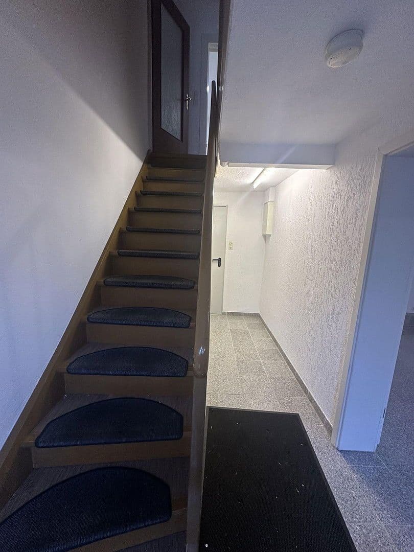 Pronájem domu 128 m², pozemek 71 m², Stuttgart, Bádensko-Württembersko Pronájem domu 128 m², pozemek 71 m², Stuttgart, Bádensko-Württembersko