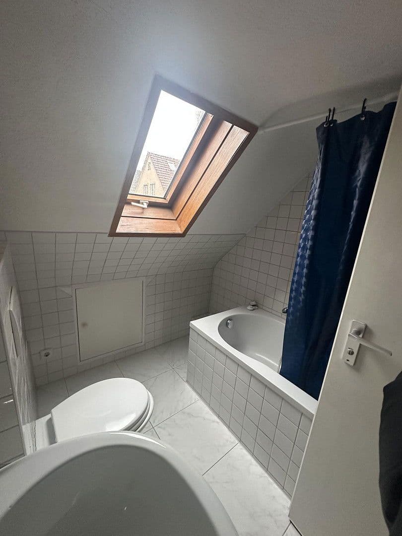 Pronájem domu 128 m², pozemek 71 m², Stuttgart, Bádensko-Württembersko Pronájem domu 128 m², pozemek 71 m², Stuttgart, Bádensko-Württembersko