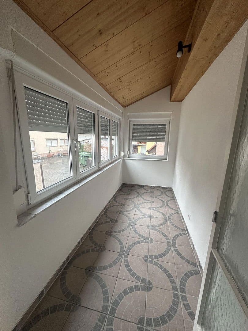 Pronájem domu 128 m², pozemek 71 m², Stuttgart, Bádensko-Württembersko Pronájem domu 128 m², pozemek 71 m², Stuttgart, Bádensko-Württembersko