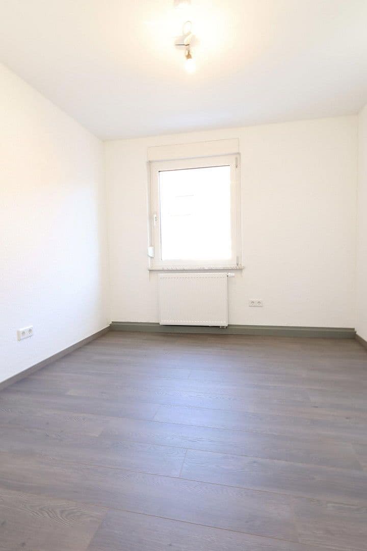 Pronájem bytu 4+1 103 m², Schlossstraße 36, Rauenberg, Bádensko-Württembersko Pronájem bytu 4+1 103 m², Schlossstraße 36, Rauenberg, Bádensko-Württembersko