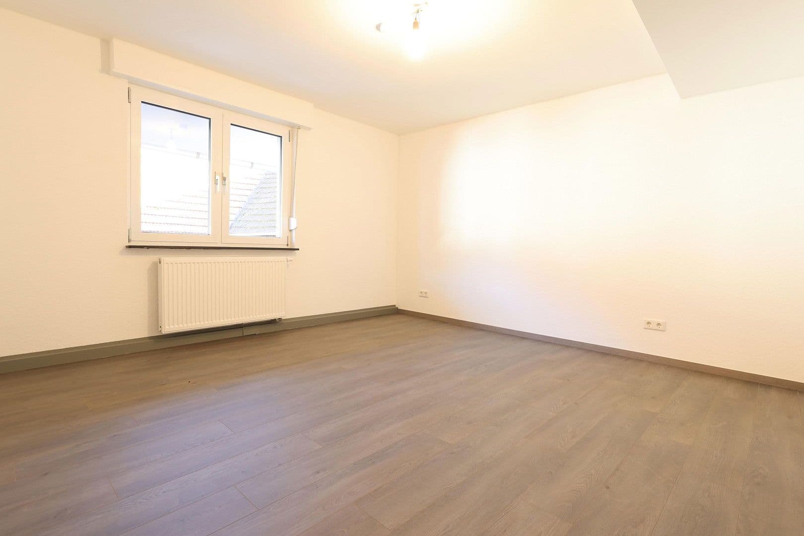 Pronájem bytu 4+1 103 m², Schlossstraße 36, Rauenberg, Bádensko-Württembersko Pronájem bytu 4+1 103 m², Schlossstraße 36, Rauenberg, Bádensko-Württembersko