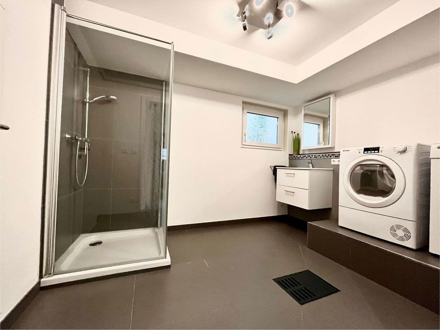 Prodej domu 165 m², pozemek 380 m², Ringstraße 7, Brunnthal, Bavorsko Prodej domu 165 m², pozemek 380 m², Ringstraße 7, Brunnthal, Bavorsko