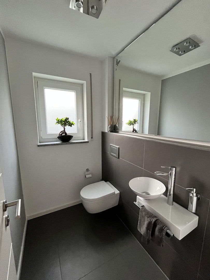 Prodej domu 165 m², pozemek 380 m², Ringstraße 7, Brunnthal, Bavorsko Prodej domu 165 m², pozemek 380 m², Ringstraße 7, Brunnthal, Bavorsko