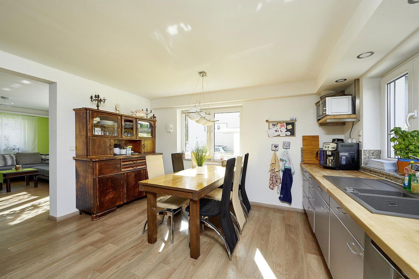 Prodej domu 306 m², pozemek 452 m², Bad Ditzenbach, Bádensko-Württembersko Prodej domu 306 m², pozemek 452 m², Bad Ditzenbach, Bádensko-Württembersko