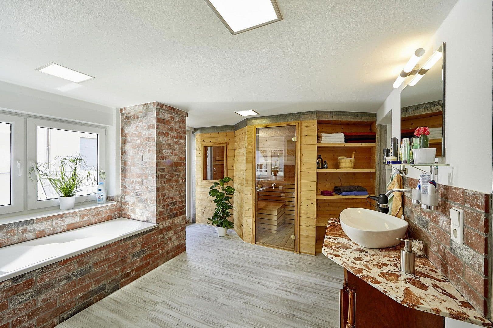 Prodej domu 306 m², pozemek 452 m², Bad Ditzenbach, Bádensko-Württembersko Prodej domu 306 m², pozemek 452 m², Bad Ditzenbach, Bádensko-Württembersko