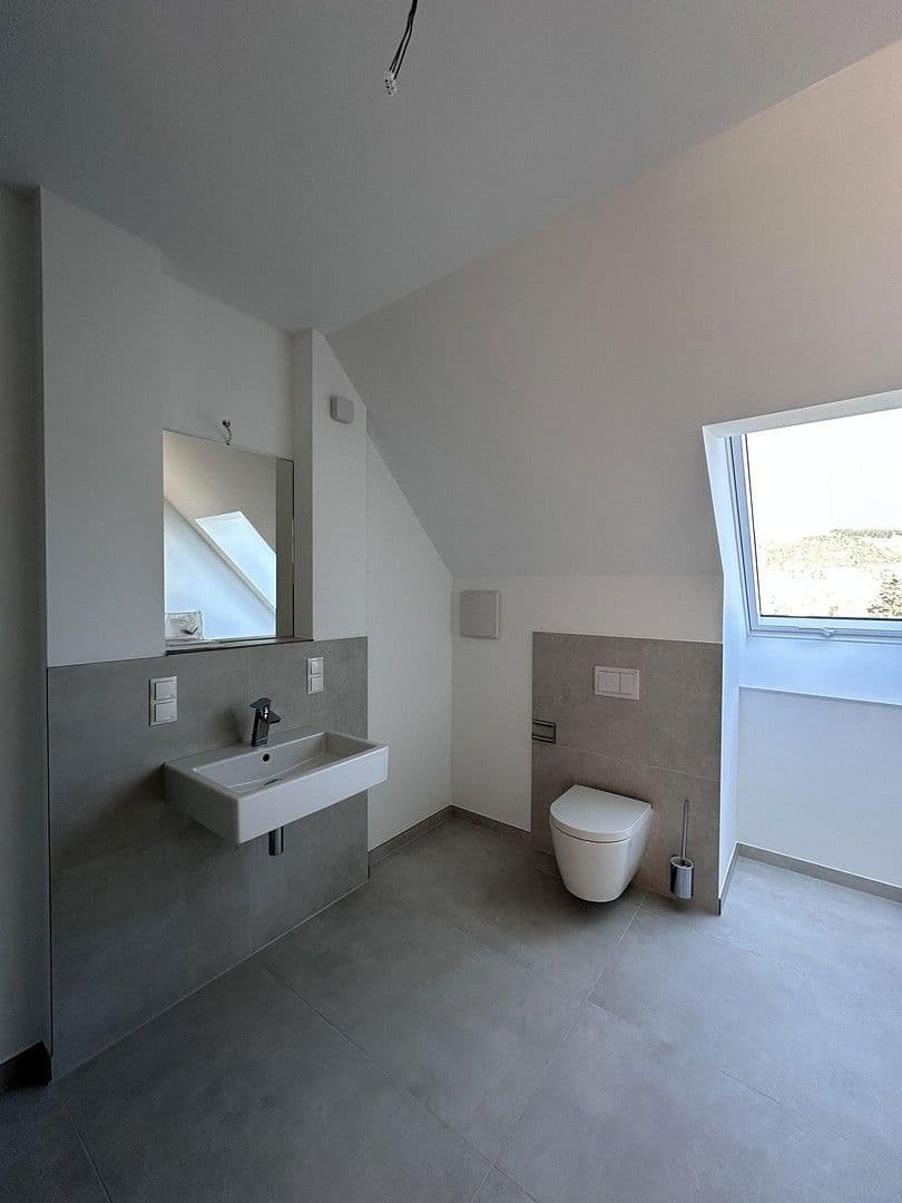 Pronájem bytu 3+1 98 m², Schlossstraße 63, Andernach, Porýní-Falc Pronájem bytu 3+1 98 m², Schlossstraße 63, Andernach, Porýní-Falc