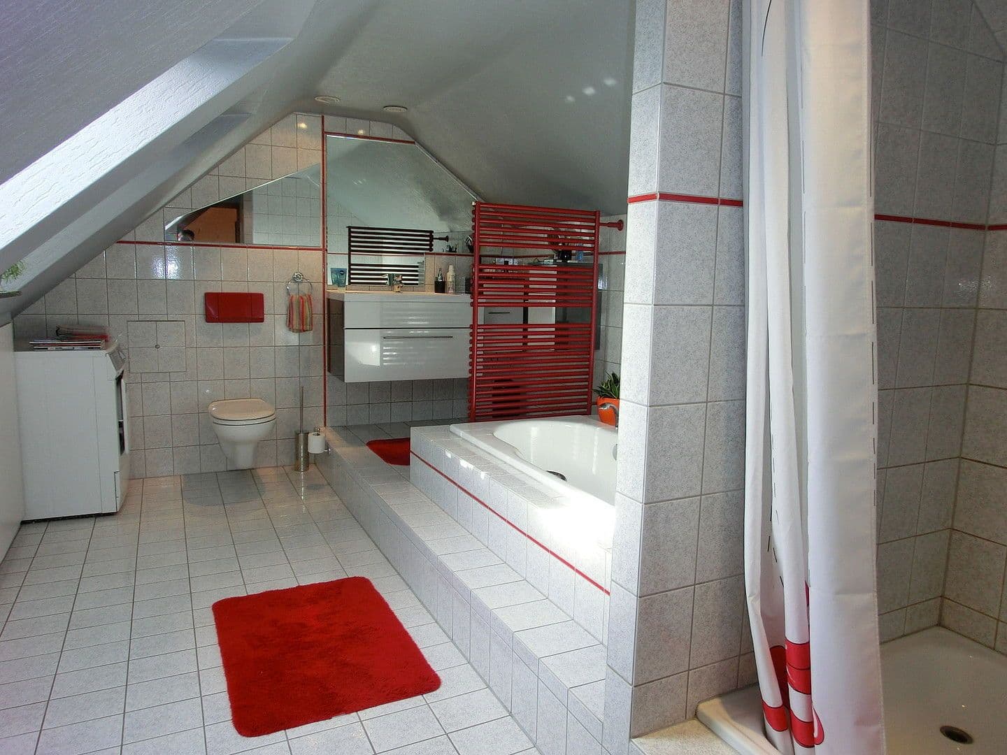 Pronájem bytu 4+1 131 m², Kunibertusplatz 7, Erftstadt, Severní Porýní-Vestfálsko Pronájem bytu 4+1 131 m², Kunibertusplatz 7, Erftstadt, Severní Porýní-Vestfálsko