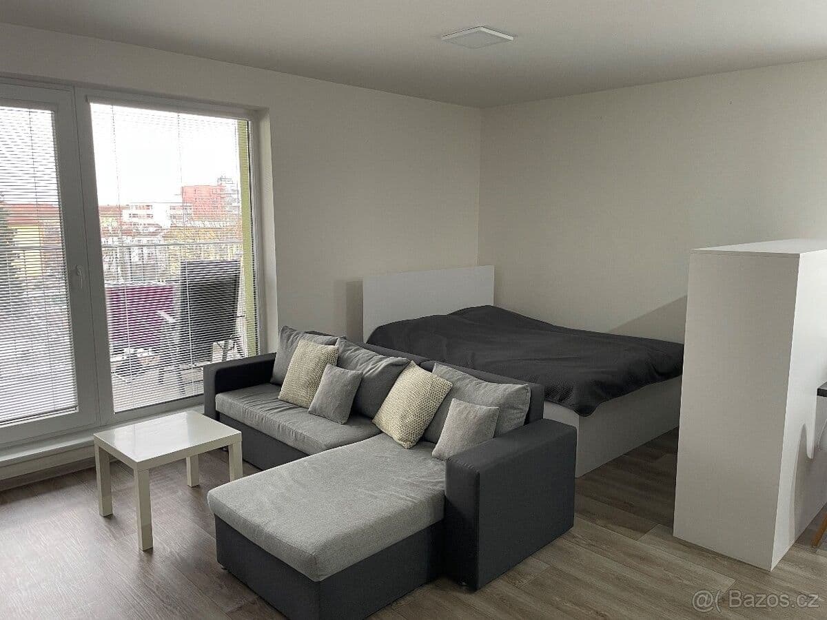Pronájem bytu 1+kk 53 m², Na Spravedlnosti, Pardubice, Pardubický kraj Pronájem bytu 1+kk 53 m², Na Spravedlnosti, Pardubice, Pardubický kraj