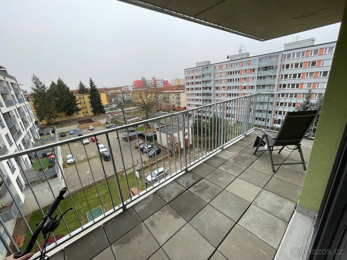 Pronájem bytu 1+kk 53 m², Na Spravedlnosti, Pardubice, Pardubický kraj Pronájem bytu 1+kk 53 m², Na Spravedlnosti, Pardubice, Pardubický kraj