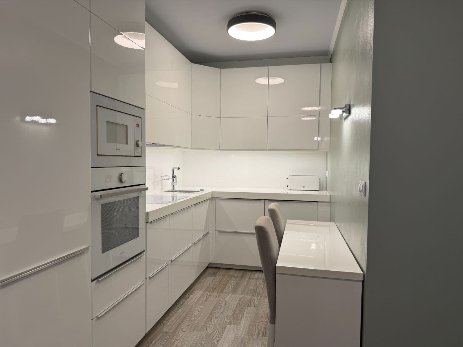 Pronájem bytu 2+kk 52 m², Hlučkova, Praha, Praha Pronájem bytu 2+kk 52 m², Hlučkova, Praha, Praha