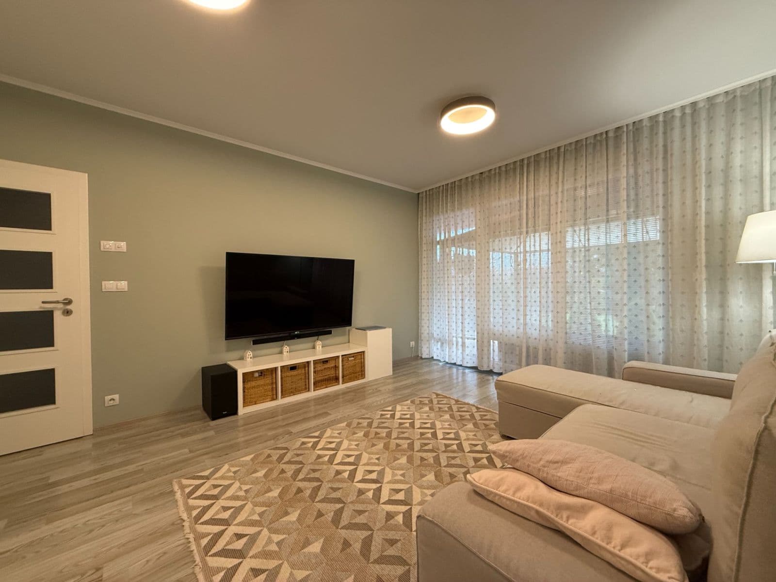 Pronájem bytu 2+kk 52 m², Hlučkova, Praha, Praha Pronájem bytu 2+kk 52 m², Hlučkova, Praha, Praha