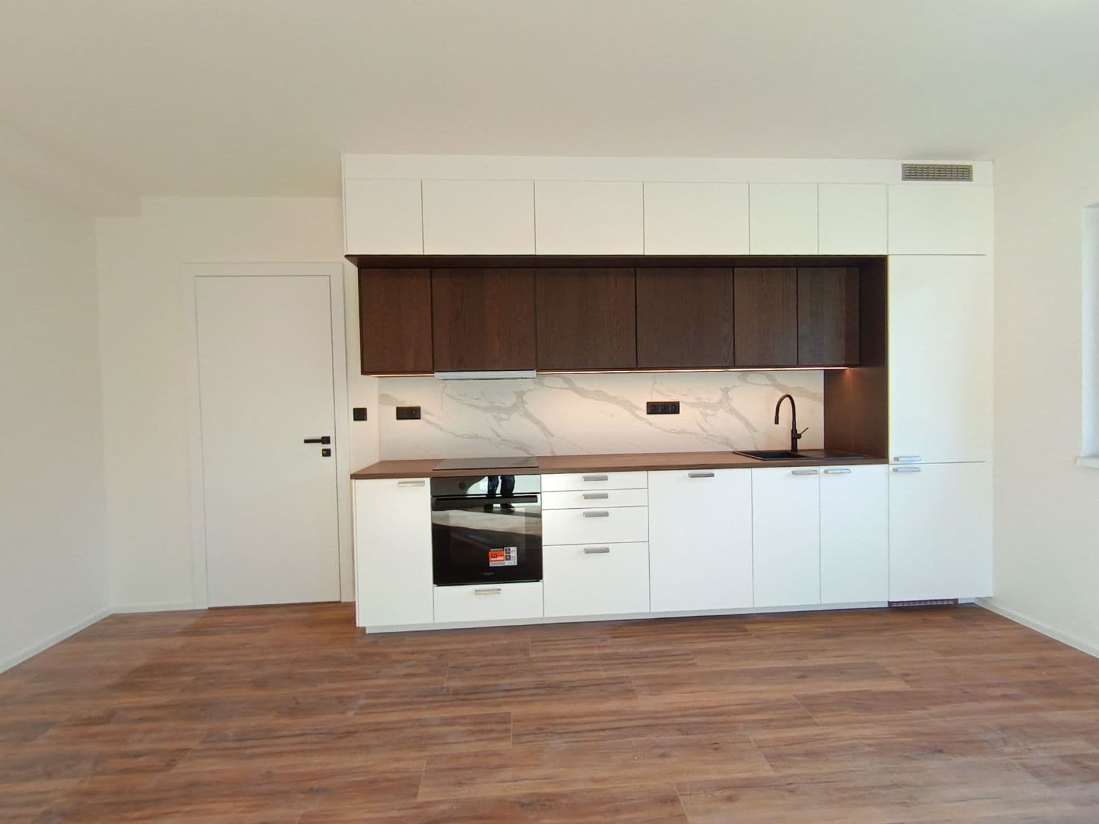 Pronájem bytu 3+kk 58 m², Podedvorská, Praha, Praha Pronájem bytu 3+kk 58 m², Podedvorská, Praha, Praha