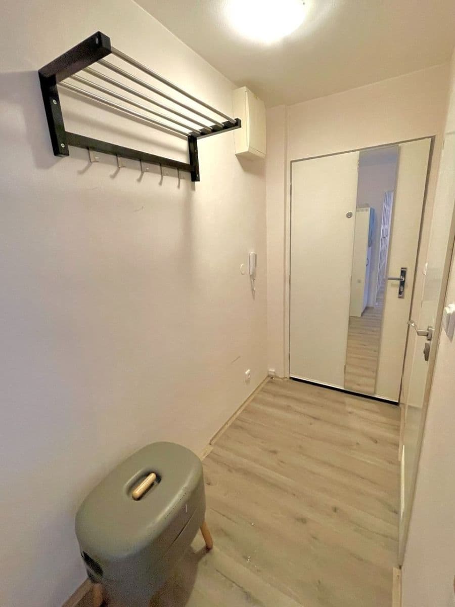 Pronájem bytu 1+1 32 m², Spojovací, Milovice, Středočeský kraj Pronájem bytu 1+1 32 m², Spojovací, Milovice, Středočeský kraj