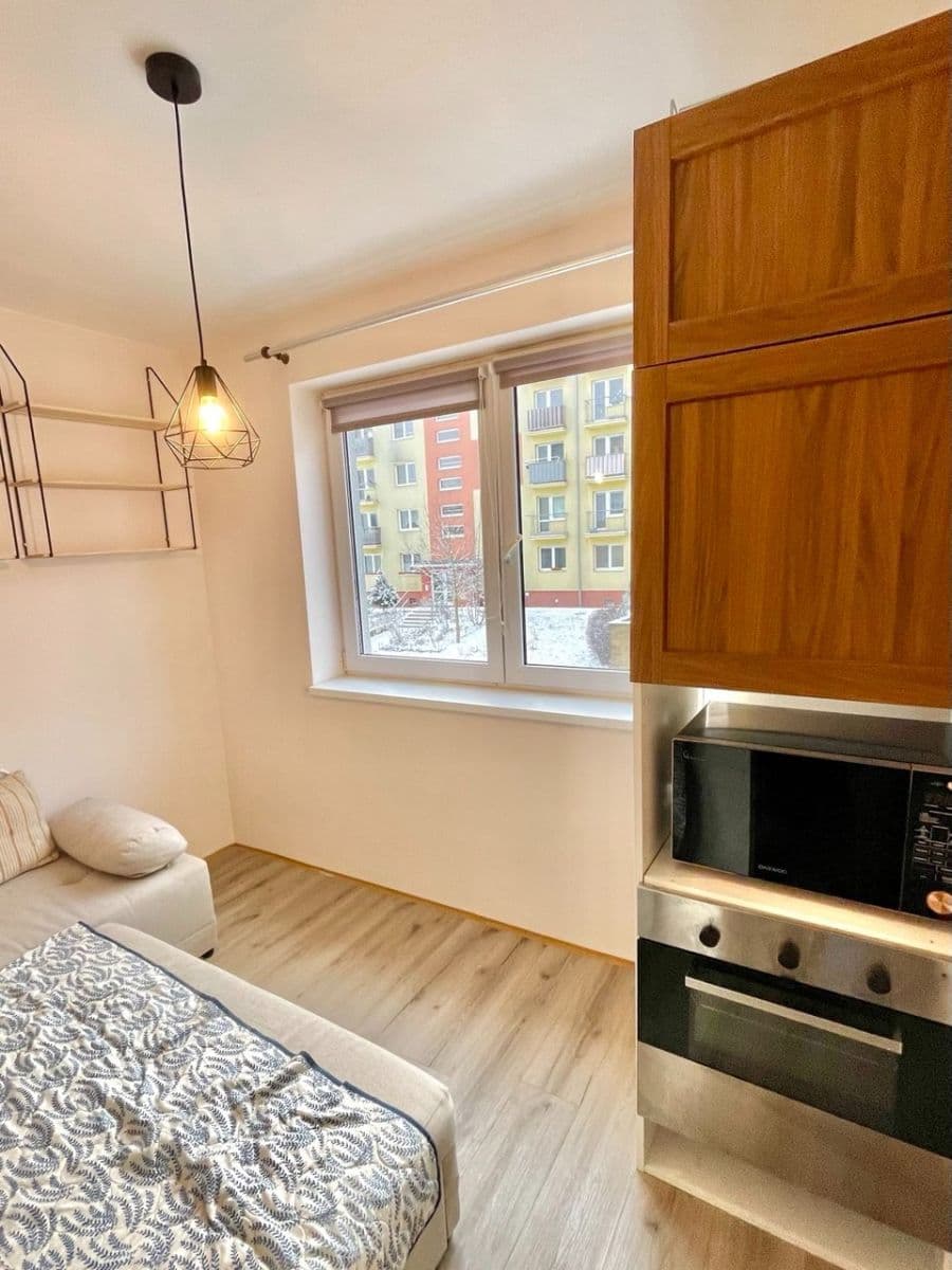 Pronájem bytu 1+1 32 m², Spojovací, Milovice, Středočeský kraj Pronájem bytu 1+1 32 m², Spojovací, Milovice, Středočeský kraj