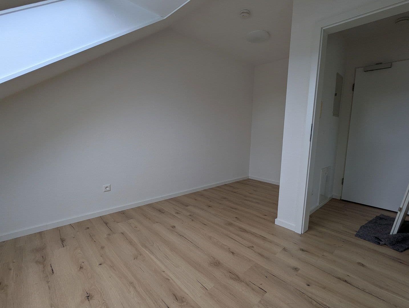 Pronájem bytu 1+1 21 m², Aalen, Bádensko-Württembersko Pronájem bytu 1+1 21 m², Aalen, Bádensko-Württembersko