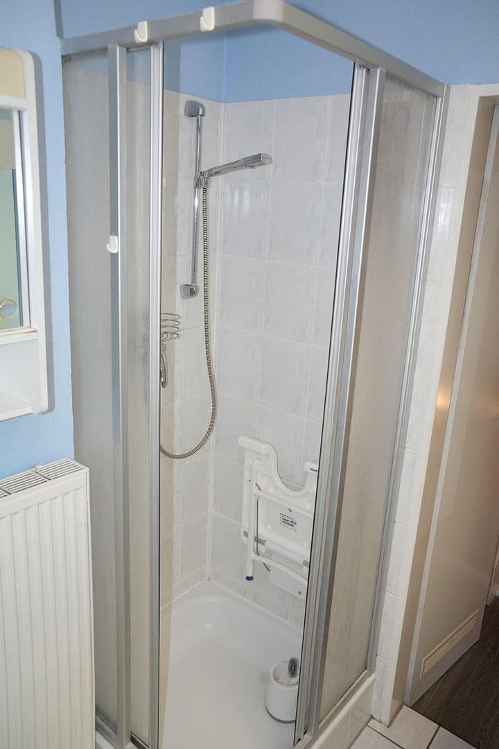 Prodej domu 115 m², pozemek 150 m², Friedrich-Engels-Straße, Bremen, Bremen Prodej domu 115 m², pozemek 150 m², Friedrich-Engels-Straße, Bremen, Bremen