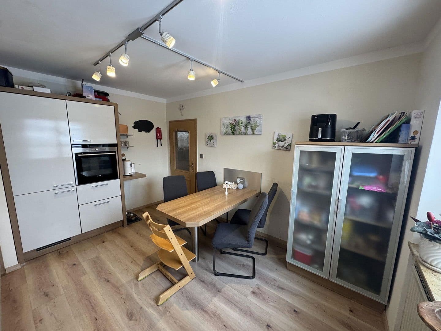 Prodej domu 131 m², pozemek 672 m², Neukirchen bei Sulzbach-Rosenberg, Bavorsko Prodej domu 131 m², pozemek 672 m², Neukirchen bei Sulzbach-Rosenberg, Bavorsko