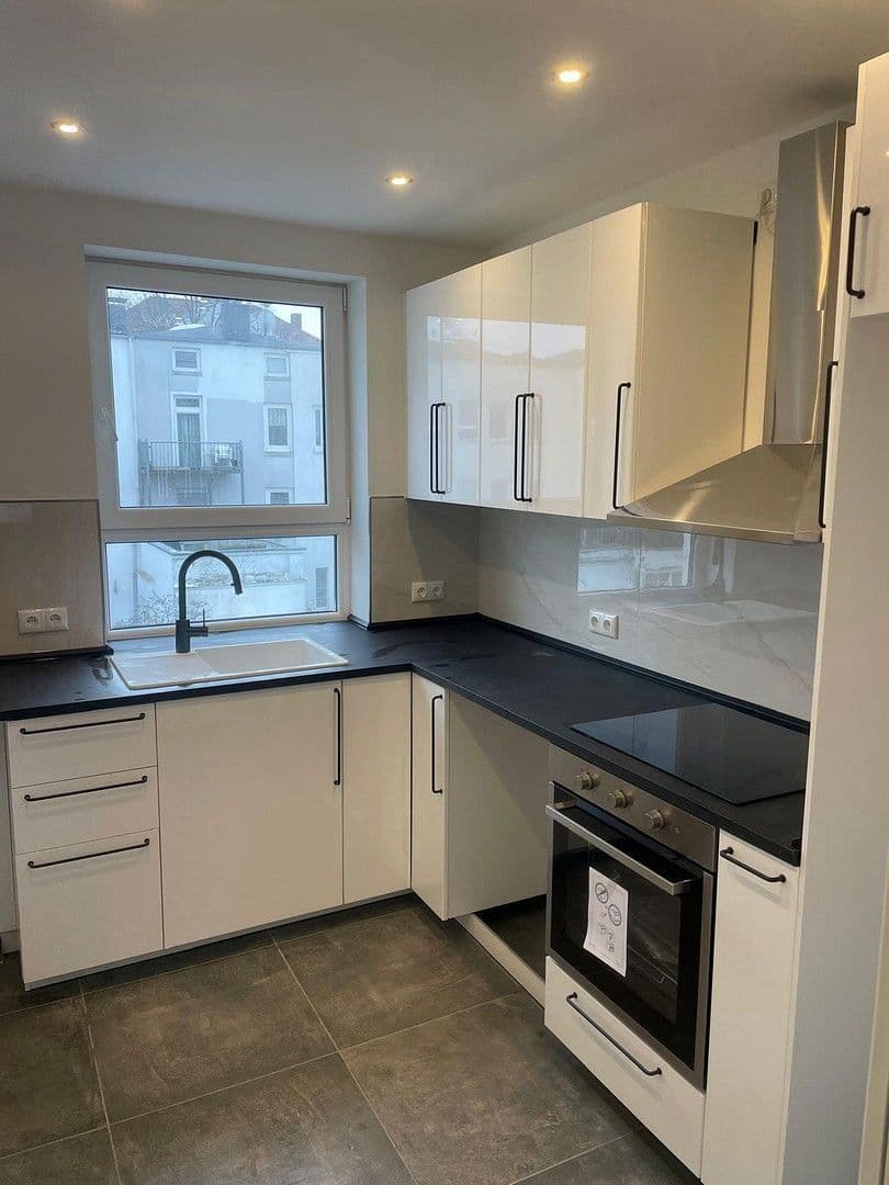 Prodej domu 184 m², pozemek 184 m², Schützenstraße 49a, Lübeck, Šlesvicko-Holštýnsko Prodej domu 184 m², pozemek 184 m², Schützenstraße 49a, Lübeck, Šlesvicko-Holštýnsko