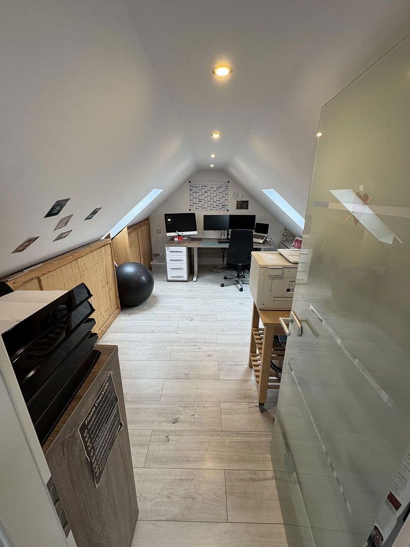 Prodej bytu 4+1 98 m², Essen, Severní Porýní-Vestfálsko Prodej bytu 4+1 98 m², Essen, Severní Porýní-Vestfálsko