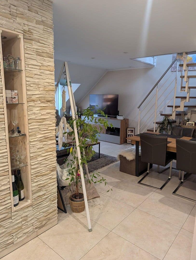 Prodej bytu 4+1 98 m², Essen, Severní Porýní-Vestfálsko Prodej bytu 4+1 98 m², Essen, Severní Porýní-Vestfálsko