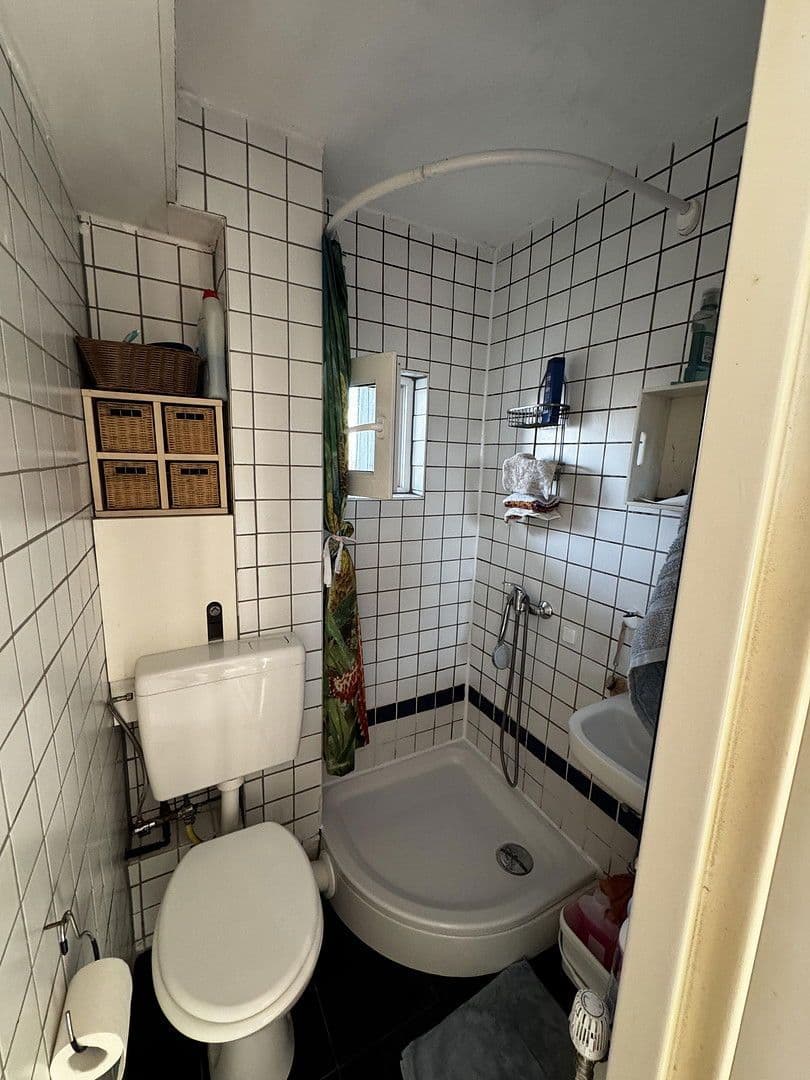 Pronájem bytu 2+1 34 m², Stuttgart, Bádensko-Württembersko Pronájem bytu 2+1 34 m², Stuttgart, Bádensko-Württembersko