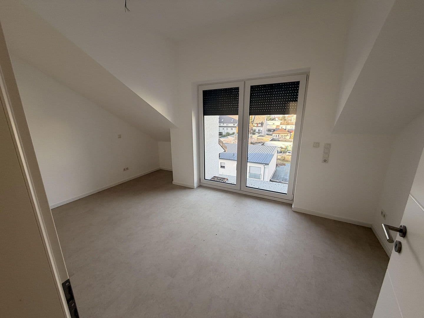 Pronájem bytu 4+1 144 m², Neuhofer Straße 45, Mannheim, Bádensko-Württembersko Pronájem bytu 4+1 144 m², Neuhofer Straße 45, Mannheim, Bádensko-Württembersko