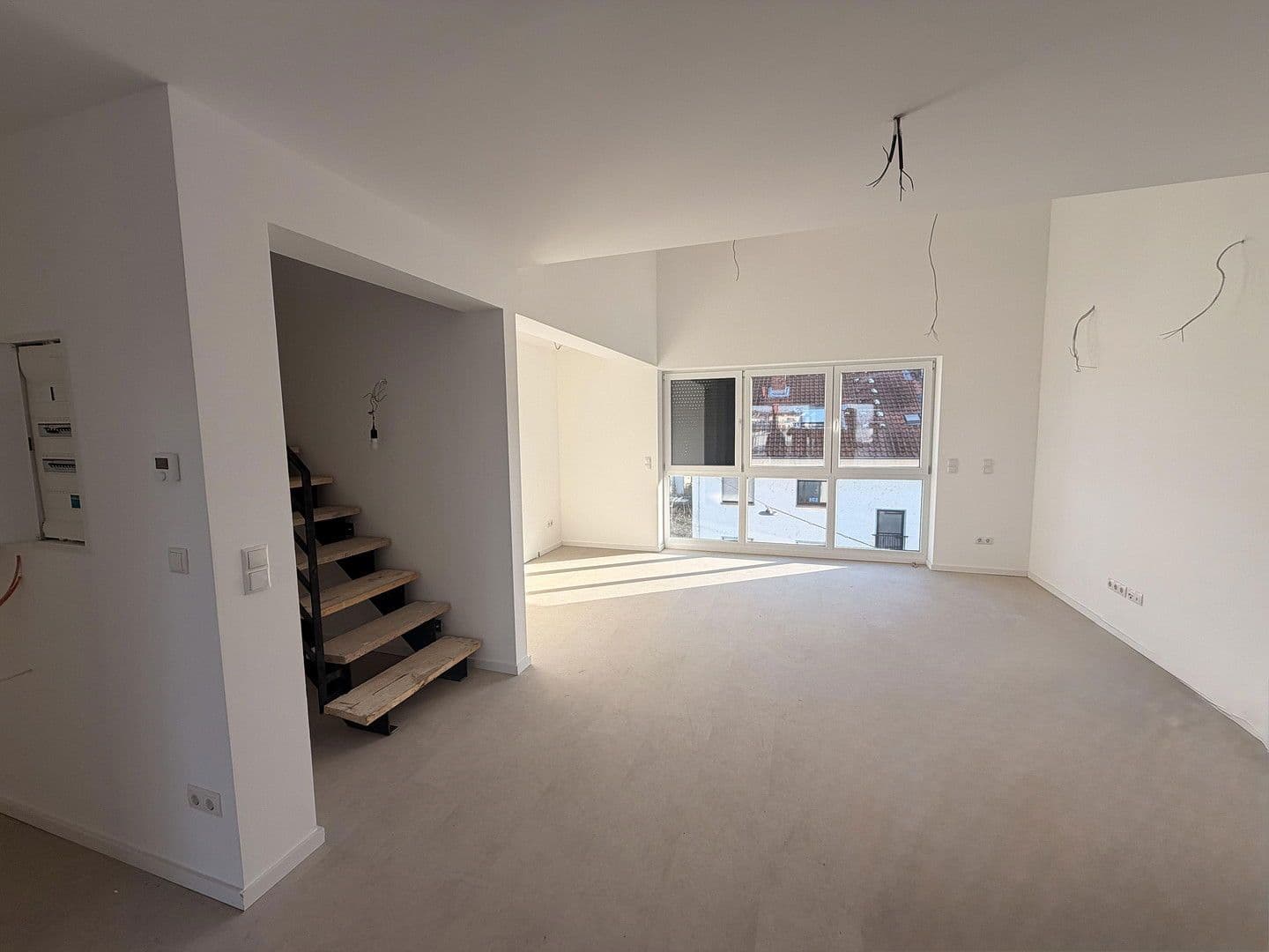 Pronájem bytu 4+1 144 m², Neuhofer Straße 45, Mannheim, Bádensko-Württembersko Pronájem bytu 4+1 144 m², Neuhofer Straße 45, Mannheim, Bádensko-Württembersko