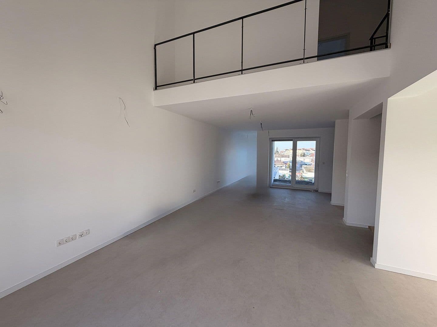 Pronájem bytu 4+1 144 m², Neuhofer Straße 45, Mannheim, Bádensko-Württembersko Pronájem bytu 4+1 144 m², Neuhofer Straße 45, Mannheim, Bádensko-Württembersko