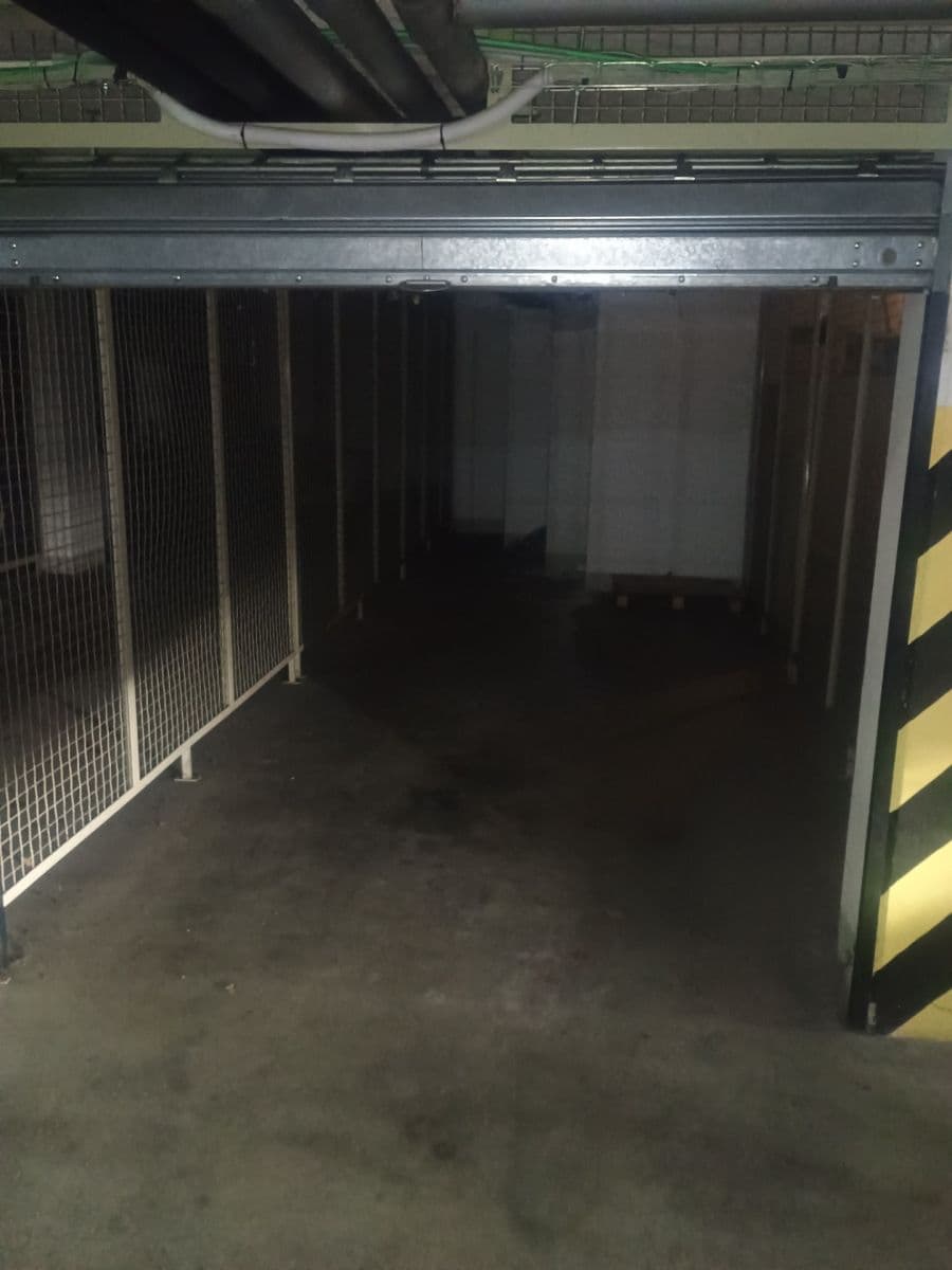 Prodej garáže 16 m², Zahradníčkova, Praha, Praha Prodej garáže 16 m², Zahradníčkova, Praha, Praha