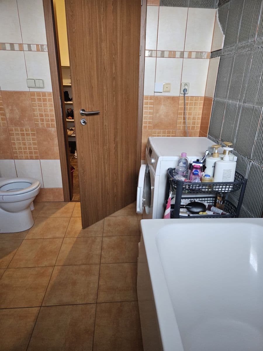 Pronájem bytu 14 m², Fialková, Hostivice, Středočeský kraj Pronájem bytu 14 m², Fialková, Hostivice, Středočeský kraj