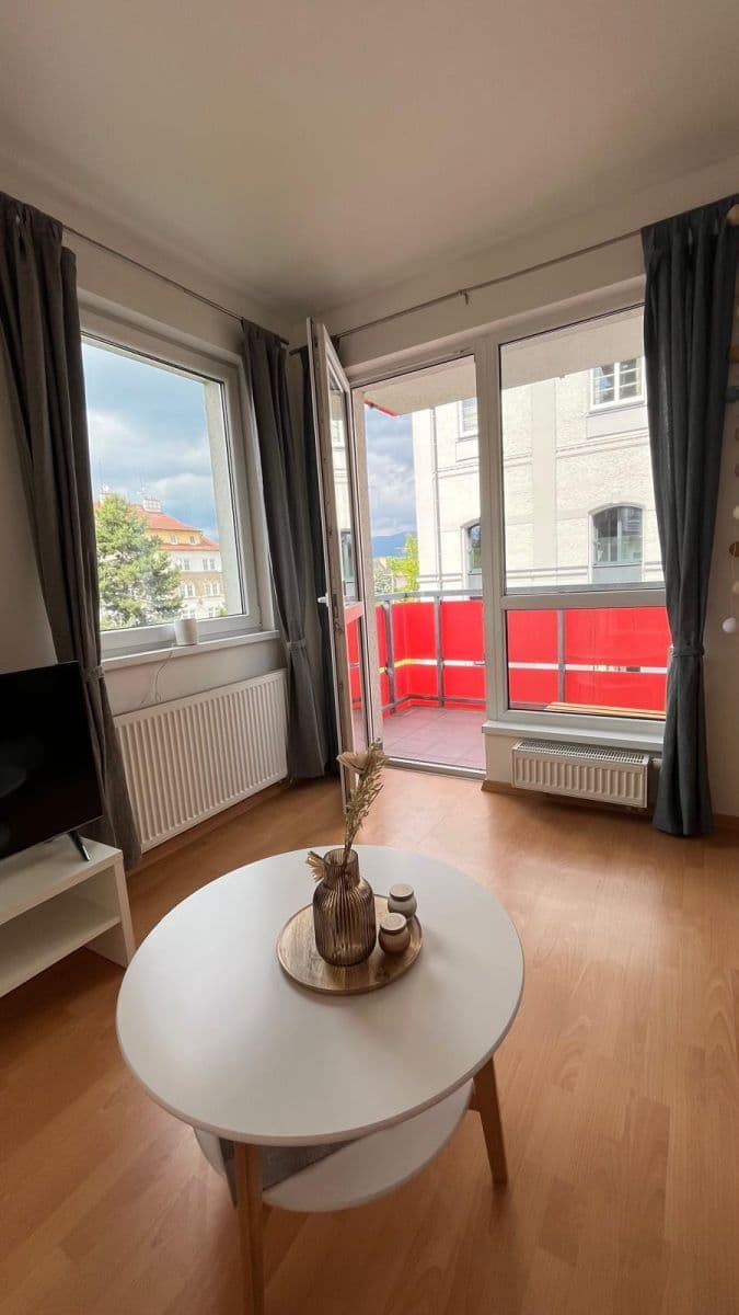 Pronájem bytu 2+kk 55 m², Komenského, Vrchlabí, Královéhradecký kraj Pronájem bytu 2+kk 55 m², Komenského, Vrchlabí, Královéhradecký kraj