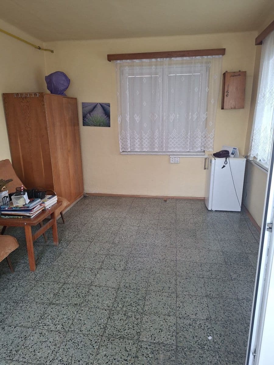 Pronájem nebytového prostoru 20 m², Pod Hájem, Králův Dvůr, Středočeský kraj Pronájem nebytového prostoru 20 m², Pod Hájem, Králův Dvůr, Středočeský kraj